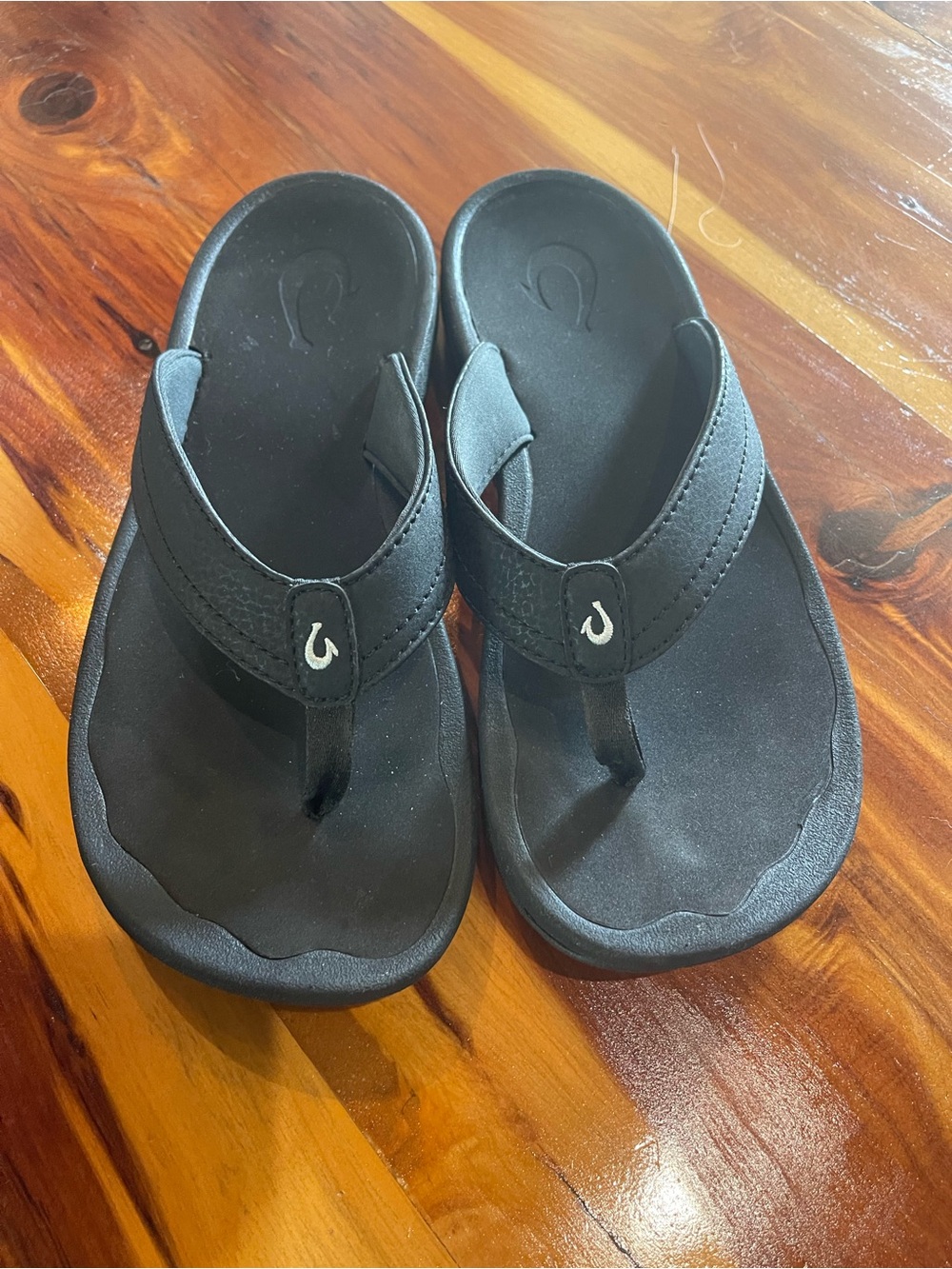 Women’s OluKai Flip Flop Sandals - 7